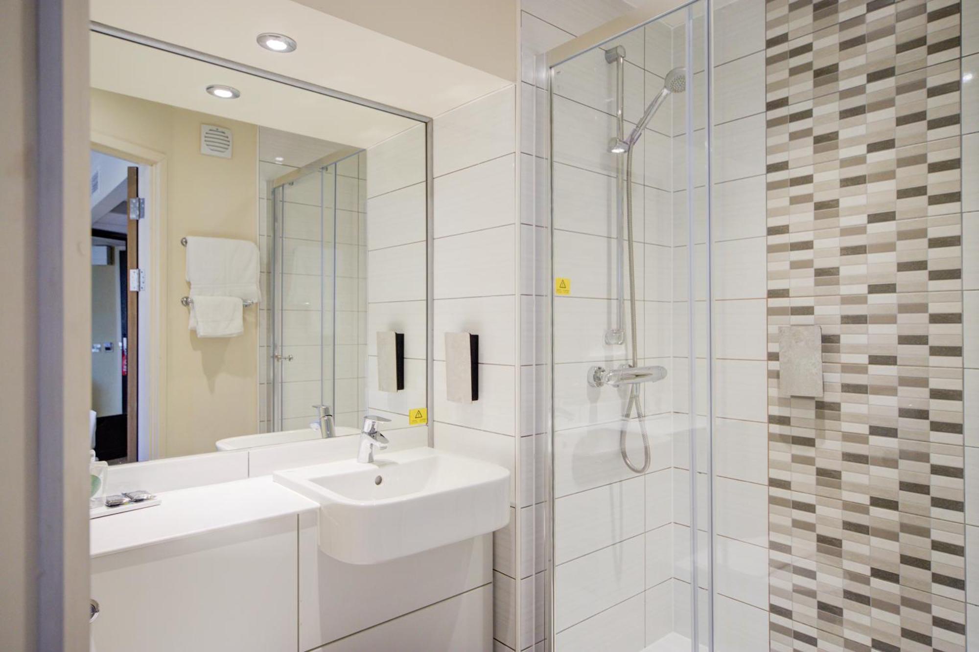Belvilla Newport City Centre Hotel - Lifestyle ภายนอก รูปภาพ