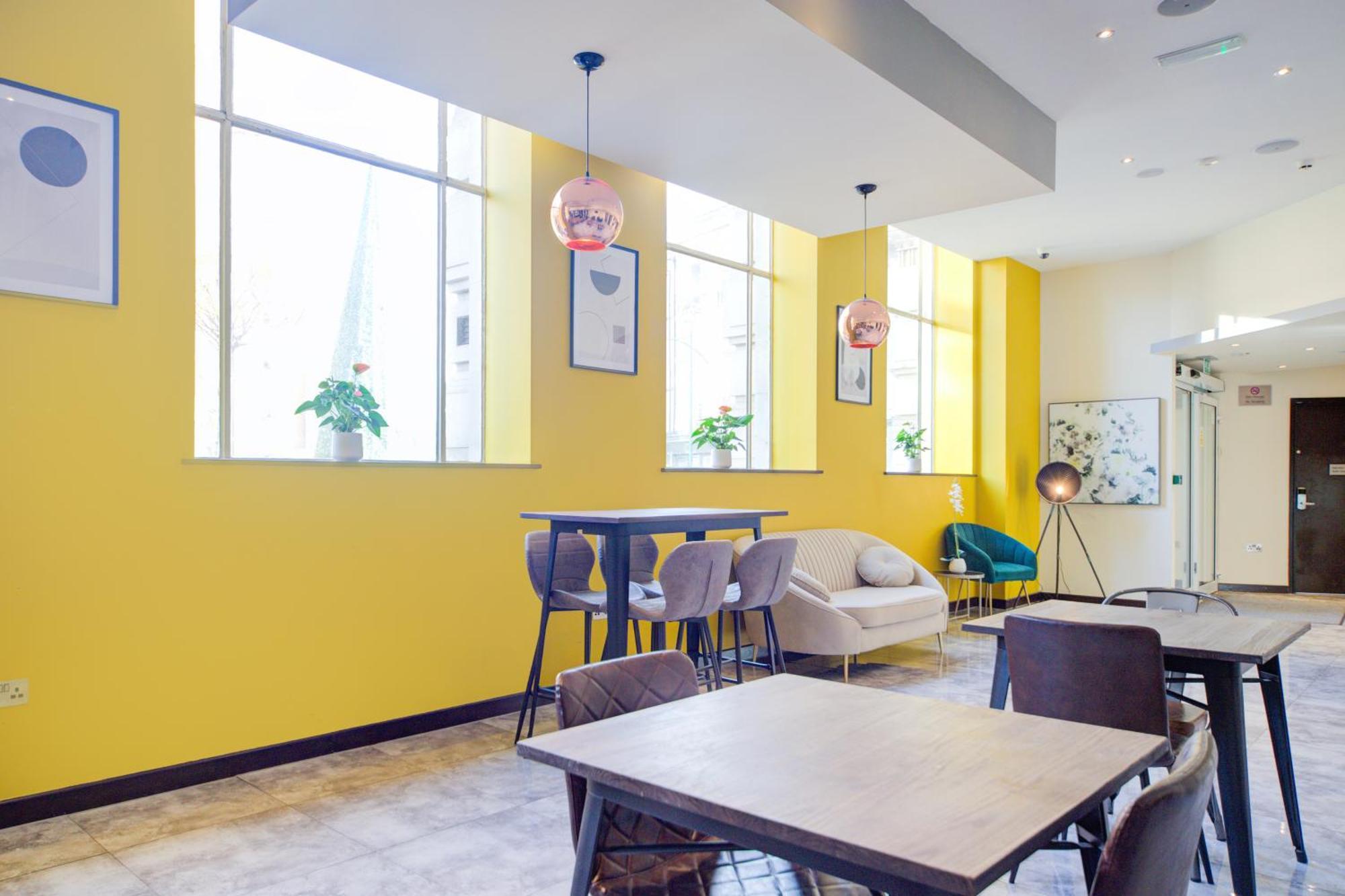 Belvilla Newport City Centre Hotel - Lifestyle ภายนอก รูปภาพ