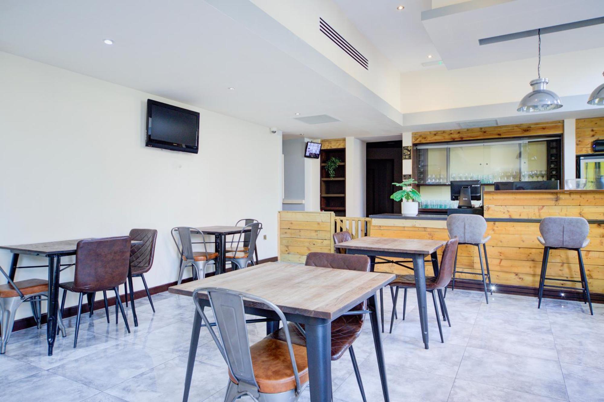 Belvilla Newport City Centre Hotel - Lifestyle ภายนอก รูปภาพ