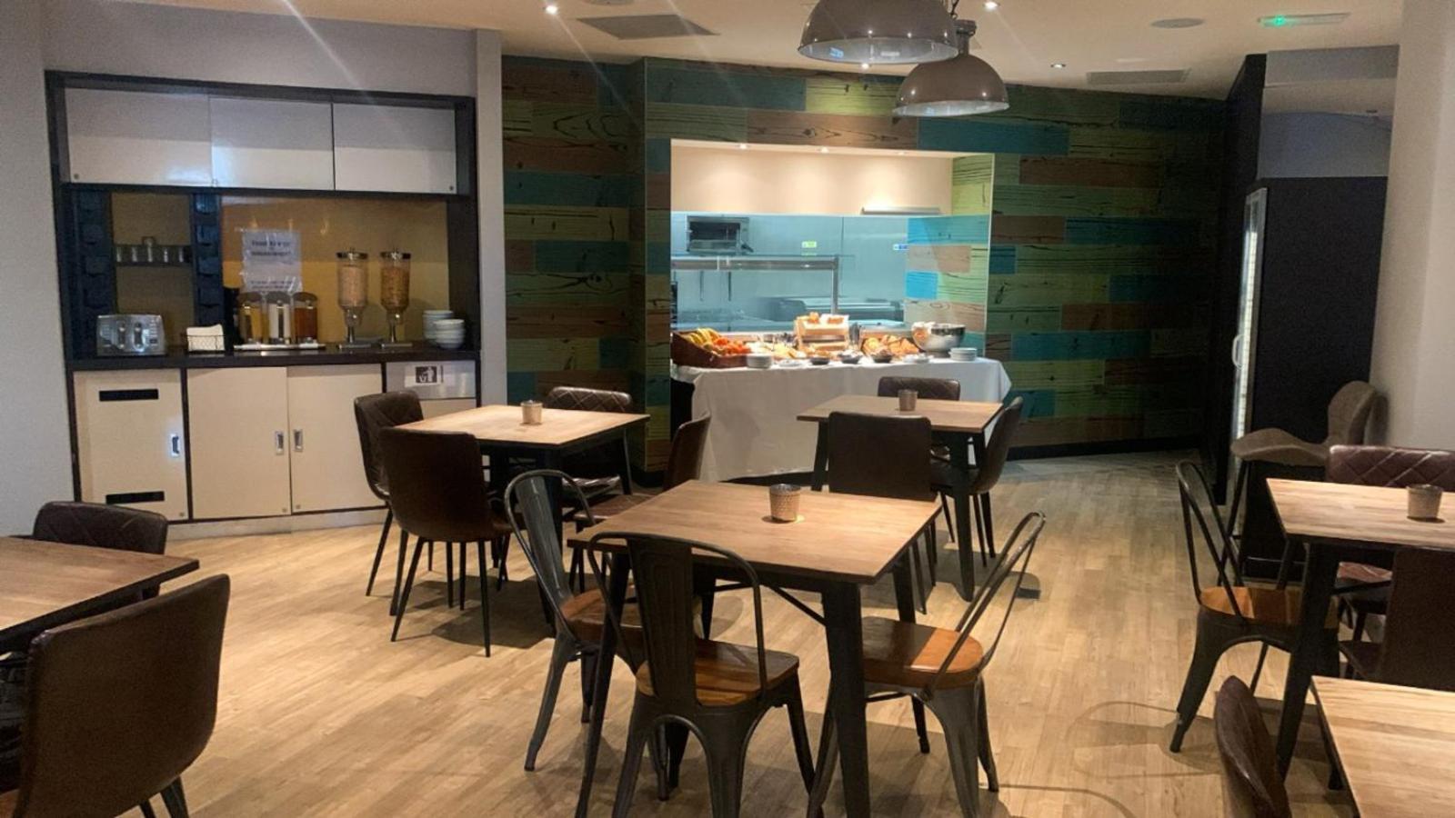 Belvilla Newport City Centre Hotel - Lifestyle ภายนอก รูปภาพ